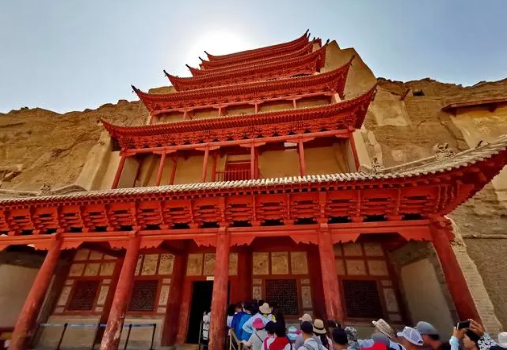 七彩丹霞、莫高窟、鸣沙山、 翡翠湖、茶卡、青海湖、塔尔寺八日游【品质】【跟团游】