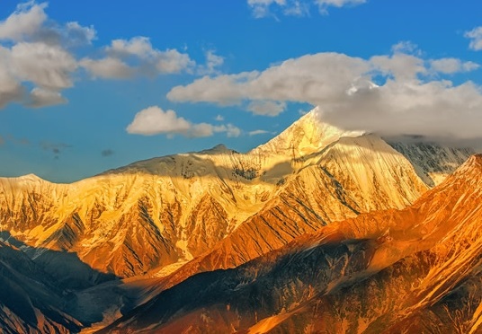 贡嘎山