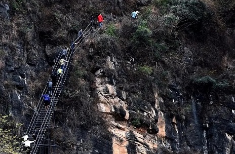 四川大凉山悬崖村旅游