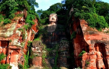 乐山大佛在峨眉山吗